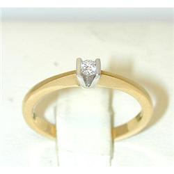 1011 18K Gold Ring w/ Diamond