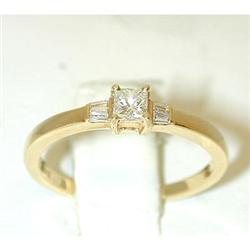 1031 18K Gold Ring w/ Diamonds