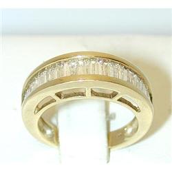 1085 10K Gold Ring w/ Diamonds