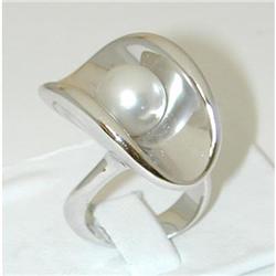 1111 18KW Gold Ring w/ Pearl
