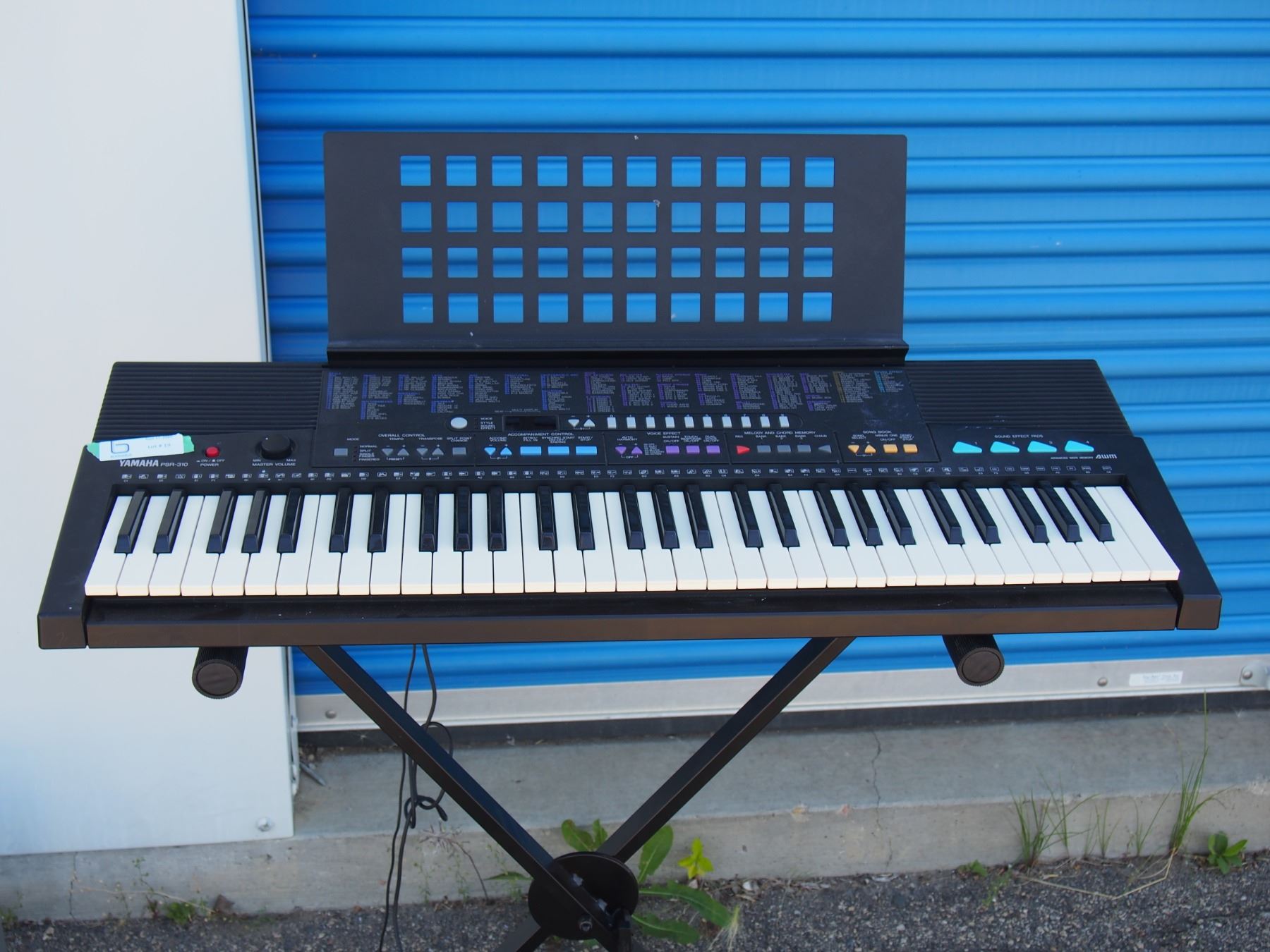 Yamaha PSR310 Electric Keyboard and Stand (working)