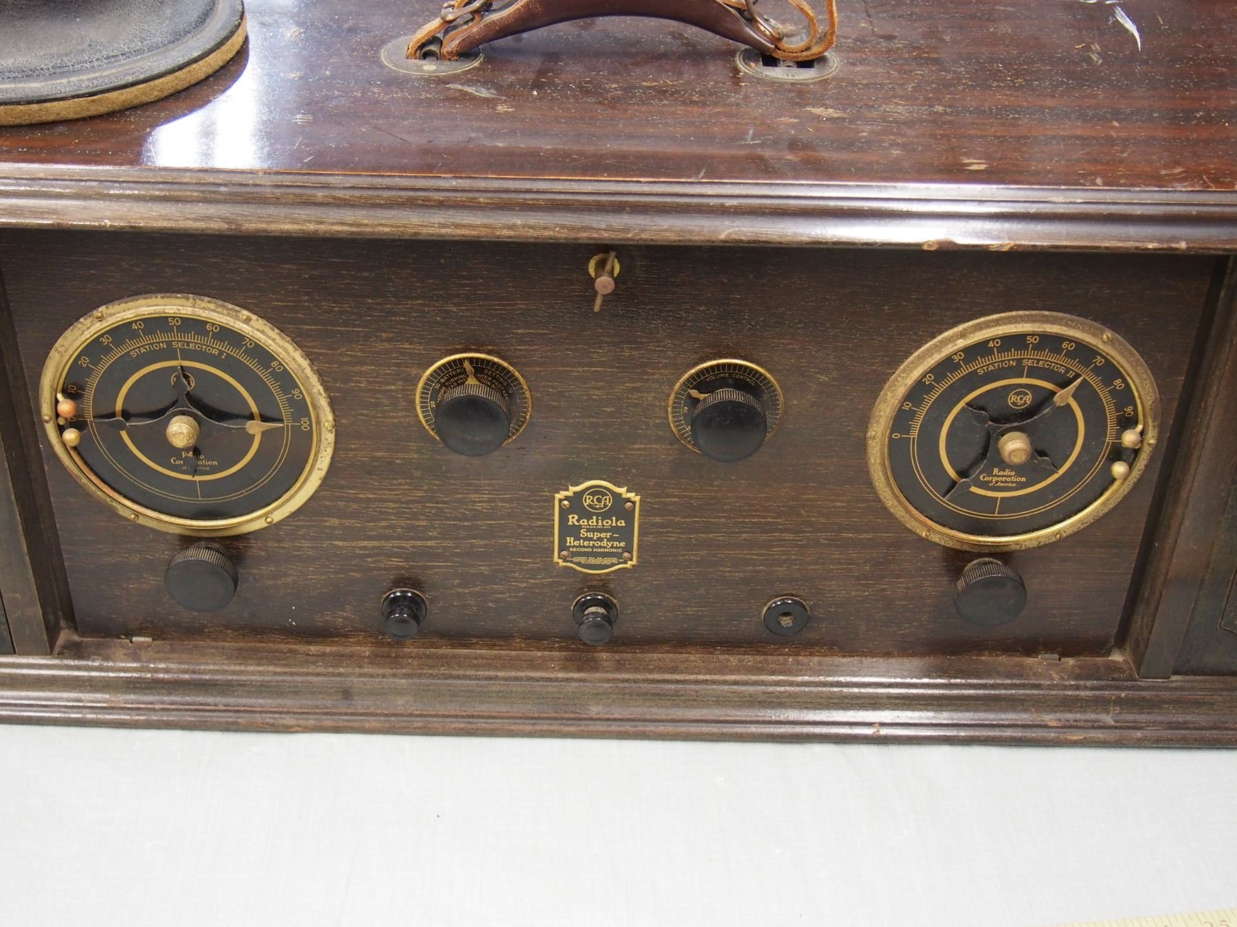 Antique RCA Radio and Speaker "Radiola SuperHeterodyne" 1924 By Nathan