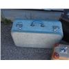 Image 3 : 3 Vintage Suitcases