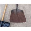 Image 5 : Metal Shovel and 3 Snow Scoops