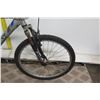 Image 8 : DiamondBack Sorrento Medium 18" Silver Men's Mountain Bike