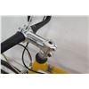 Image 24 : Cannondale R300 Yellow Men's Road Bike w/ Racing Handlebars