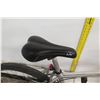 Image 8 : Silver Men's Road Bike