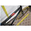 Image 8 : Giant Escape Black Men's City Bike w/ Yellow Tires
