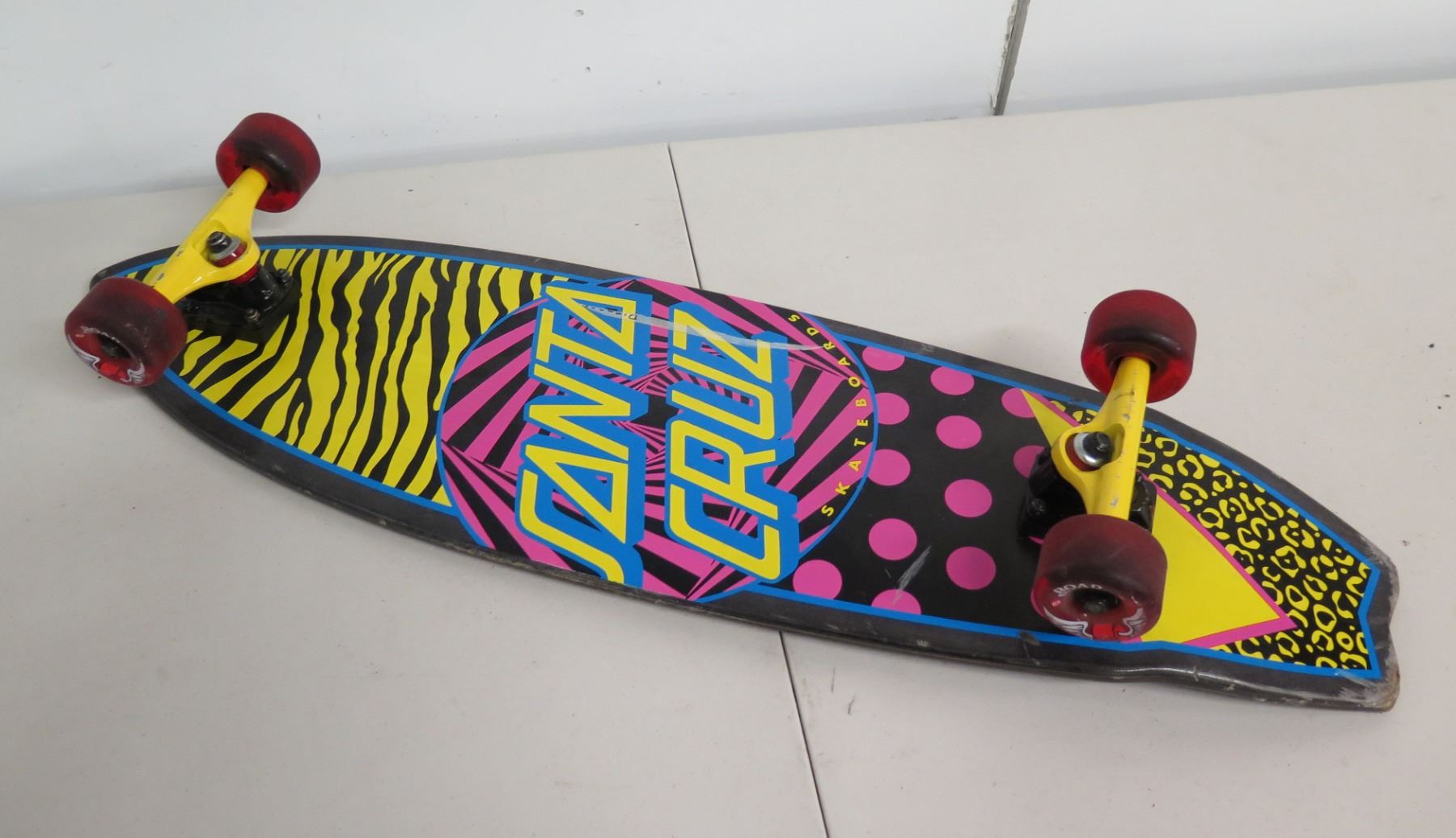 Santa Cruz Skateboard w/ Road Rider Wheels & Colorful Design - Oahu ...