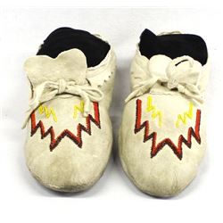 Native American Zuni Beaded Doeskin Moccasins