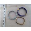 Image 2 : 3 BRACELETS