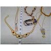 Image 2 : LOT OF GOLD TONE JEWELRY