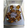 Image 2 : GOLD TONE AND AMBER RHINESTONE BROACH AND EARRING SET