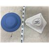 Image 2 : CARLTON WARE ROUGE ROYAL/BLUE WEDGEWOOD ASH TRAYS