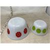 Image 3 : FEDERAL GLASS WHITE BOWLS, COSMOS PATTERN IN RED AND GREEN