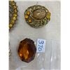 Image 2 : LOT OF GOLD TONE AND AMBER RHINESTONE BROACHES