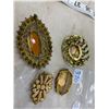 Image 4 : LOT OF GOLD TONE AND AMBER RHINESTONE BROACHES