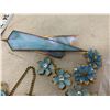 Image 2 : LOT OF BLUE TONE BROACHES