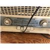 Image 2 : 2 ANTIQUE RADIOS