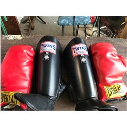EVERLAST BOXING GLOVES + SHINGUARDS