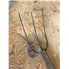 Image 2 : OLD 3 PRONG HAY FORK
