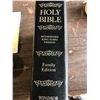 Image 3 : OLD LARGE KING JAMES BIBLE (VERY GOOD CONDITION)