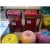 Image 3 : LOT OF TIN CANS - APPLES, RABBITS, MISC. TEA
