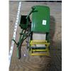 Image 1 : 1940'S JOHN DEERE COMBINE PRESSED STEEL