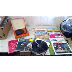 1950'S RECORD PLAYER WITH RECORDS - WORKING