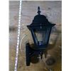 Image 2 : CARRIAGE STYLE OUTDOOR LIGHT FIXTURE