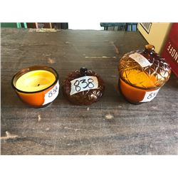 2 GLASS BOWLS WITH CANDLES