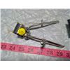Image 4 : PAIR OF MANUAL HAIR CLIPPERS