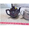 Image 3 : LOT OF THREE TEAPOTS