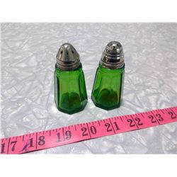 PAIR OF GREEN DEPRESSION GLAS SALT & PEPPER SHAKERS