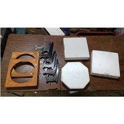 3 DECORATIVE PLATES 2 PLATE FRAMES AND 8 PLATE STANDS