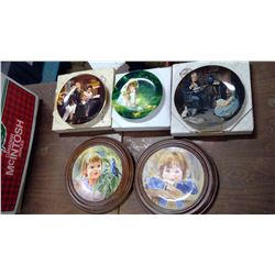 5 DECORATIVE PLATES 2 IN FRAMES
