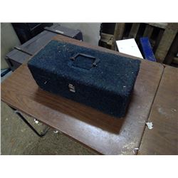 8 TRACKS IN CARRYING CASE