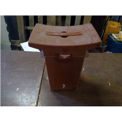 SMALL CAMP STOOL/COOLER