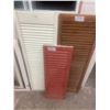 Image 3 : 3 SHUTTERS AND 2 DOOR FRAMES