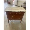 Image 1 : 3 DRAWER MAPLE DRESSER 32" W 32" H 18" L