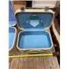 Image 5 : 2 VINTAGE SUITCASES