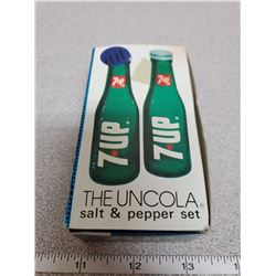 7-UP SALT 'N' PEPPER GLASS SHAKERS