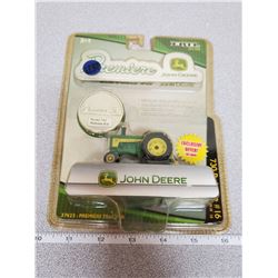 JOHN DEERE 1/64 SCALE DIE CAST TRACTOR