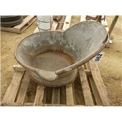 LARGE METAL WASH TUB
