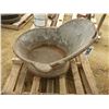 Image 1 : LARGE METAL WASH TUB