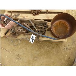 GOOSENECK BAR, PULLEYS, CURRY COMB, SPRINGS, POT, ETC