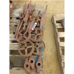 4 STEEL WHEELS, 6 PIPE STAND TOPS & 3 CLAMPS