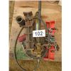 Image 1 : 10 TONNE HYDRAULIC HAND PUMP, HOSE, ETC