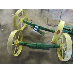 4 STEEL WHEELS & 2 AXLES (YELLOW & GREEN)