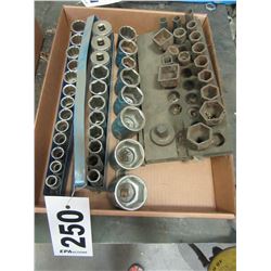 BOX WITH 4 SETS SOCKETS (WESTWARD, ETC)